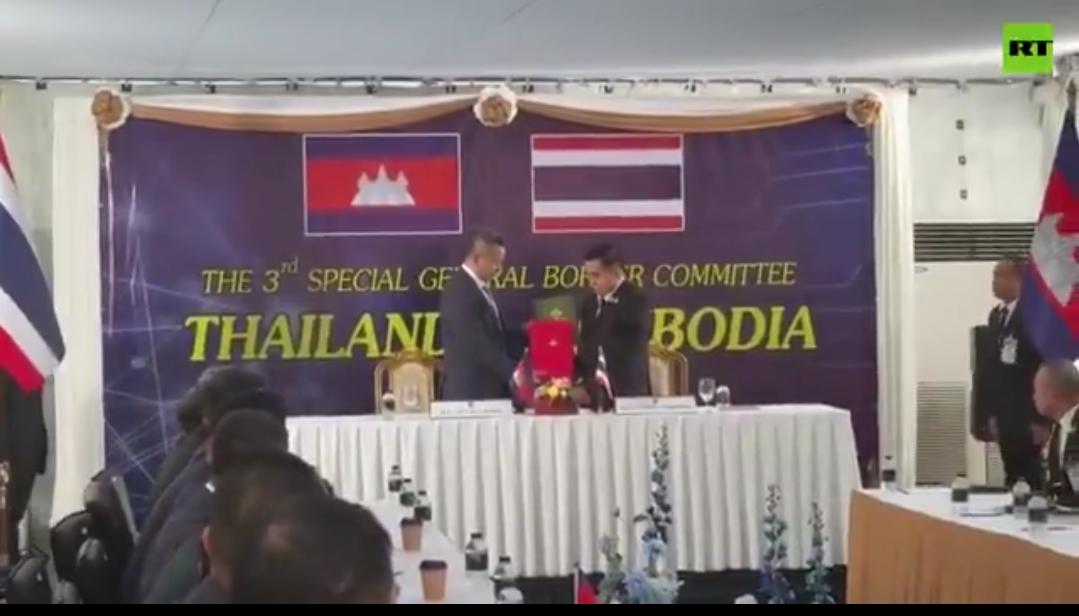 新闻快讯——泰柬两国于边境检查站会谈期间签署停火协议！