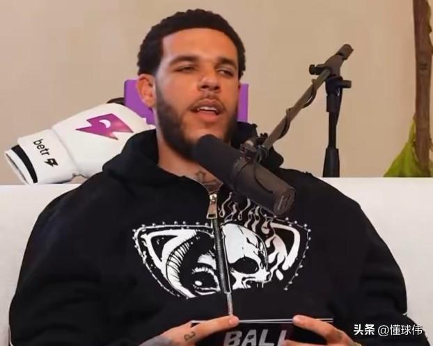 你觉得呢？球哥谈韦德和科比：

“乔丹是历史第一分位。”

“这点毫无争议。”