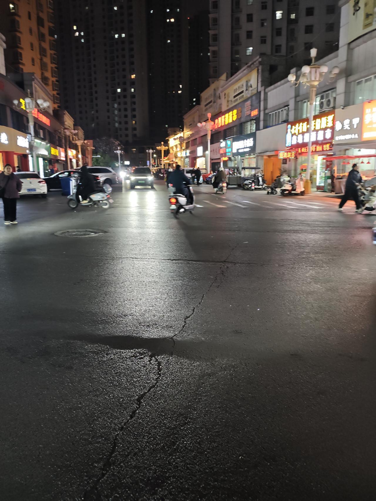 晒图笔记大赛为了烫面和肉夹馍，在寒风里冲了半条街，冻得鼻子通红，嗦面的瞬间又活过