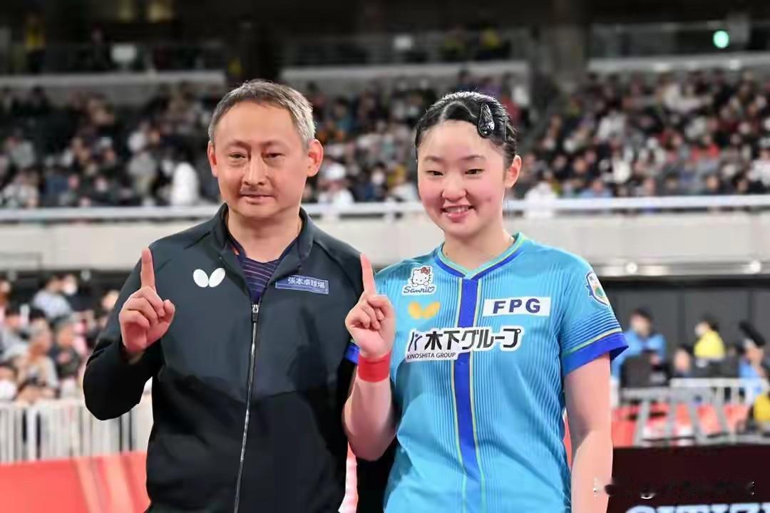 发现一个有些奇怪的现象：都是一母所生，为什么张本美和与教练也就是父亲张本宇交流用