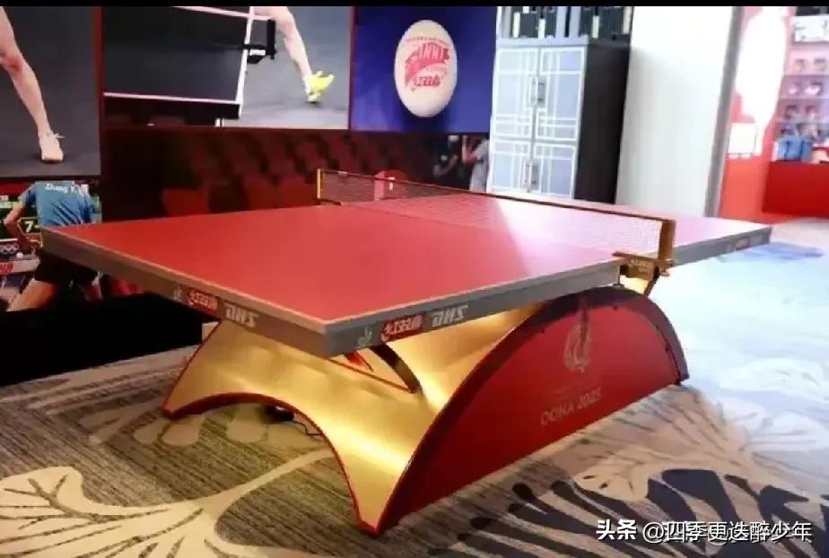 多哈世锦赛乒乓球台是红色的，为什么用红色的，而不是原来用过的什么颜色，我观赏比赛