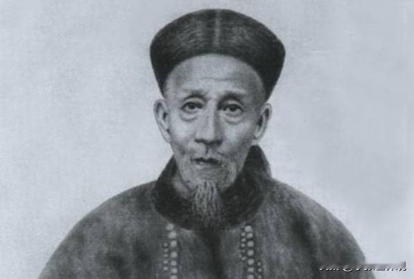 1879年，杭州巡抚谭钟麟，路过通房丫头李氏的卧房，见到李氏容貌美丽，便将她一把
