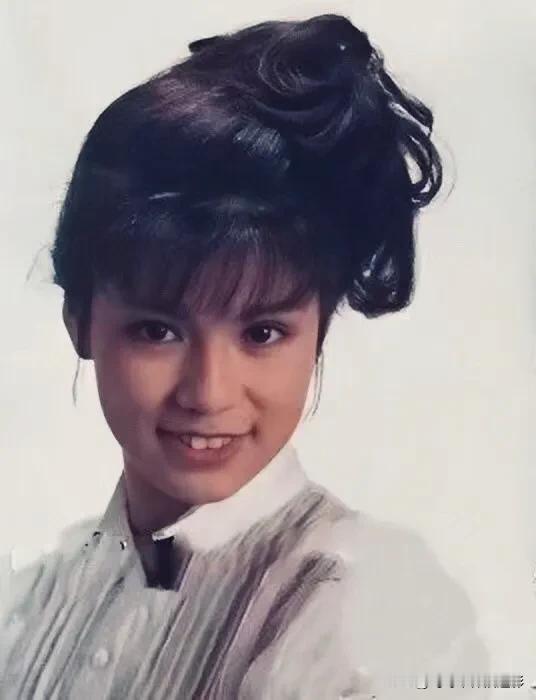 玉容笑靥如花，古韵风姿动人🌼