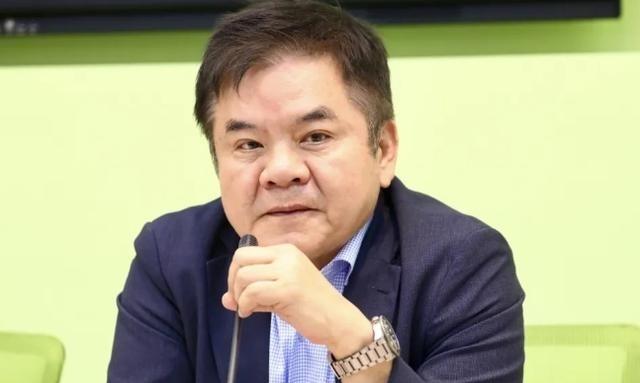 6月8日，国民党主席郑丽文公开强调两岸同属一中，这本应是法理和历史的正常表述，却