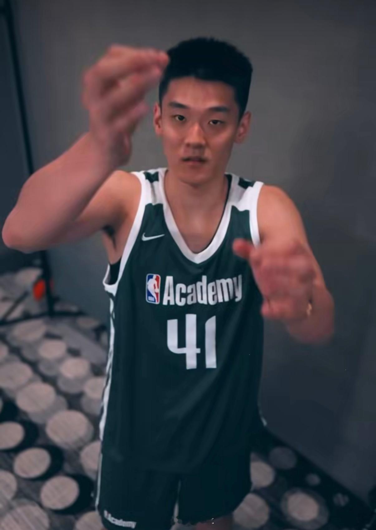 按照赛程安排，王洪泽所在的绿队明天还有两场NBA Academy Games（N