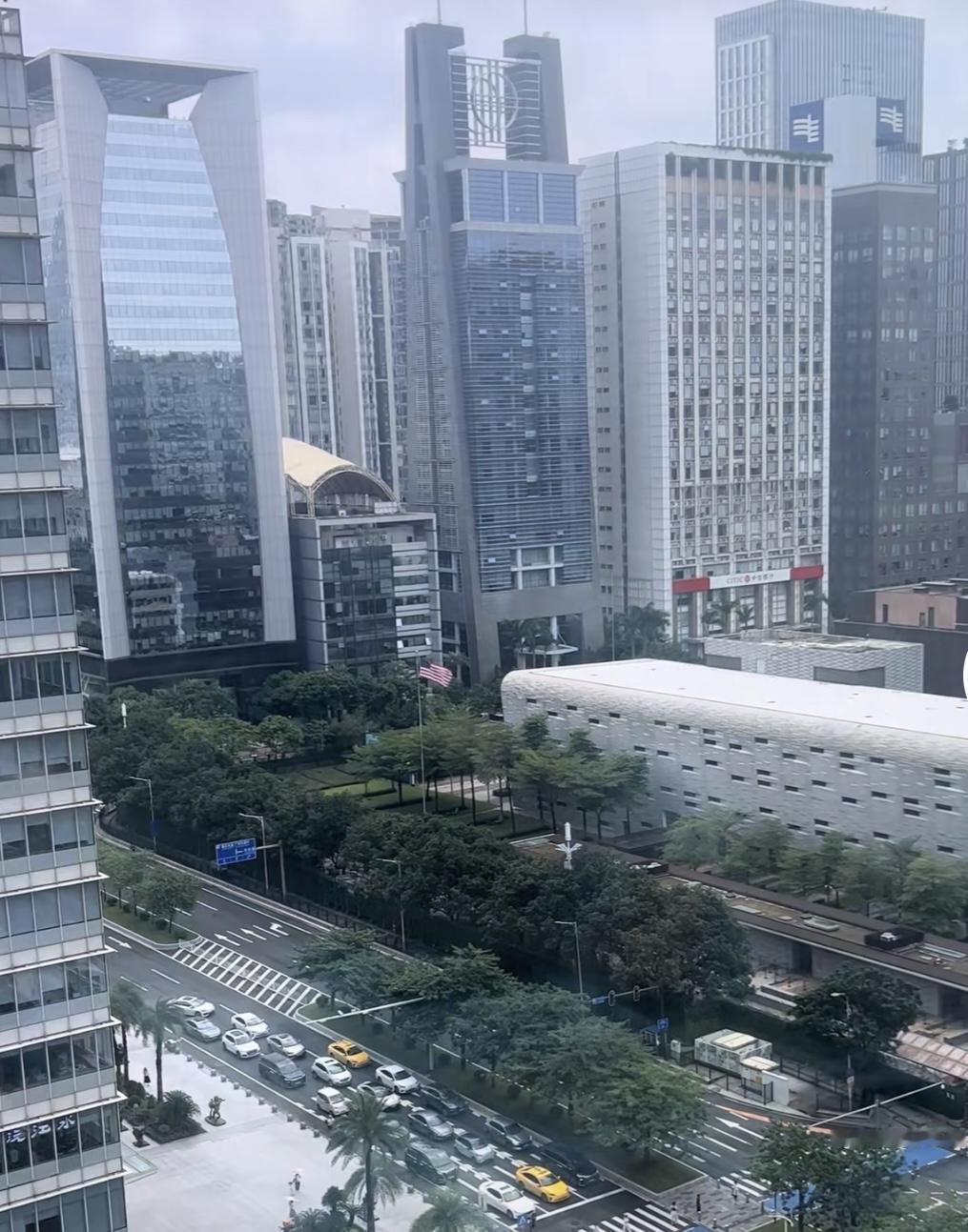 据说广州领馆的美签预约排号到了2027年4月，全国唯一一个能办美国移民签证的领事