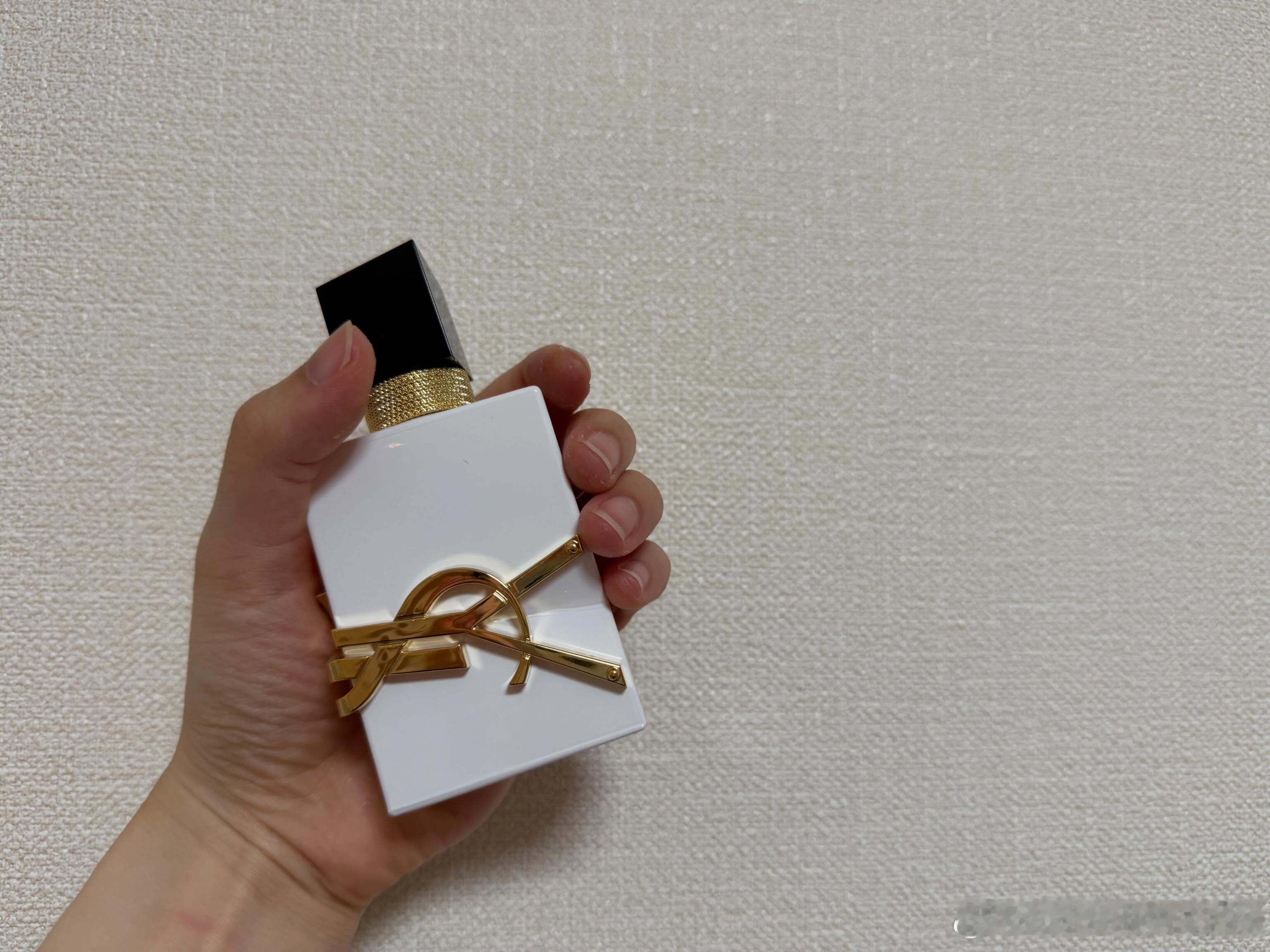 早田希娜：收到了圣罗兰赠送的香氛——YSL LIBRE L’EAU NUE 🙂