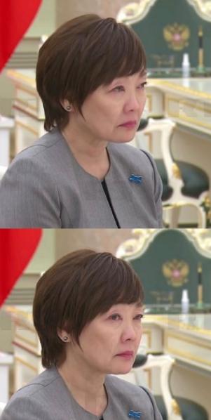 故前首相安倍晋三遗孀，一会哭一会笑，当真奇怪？
普京总统在克里姆林宫会见了安倍昭