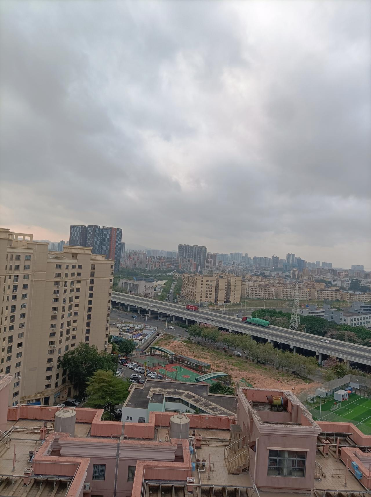 今早醒来第一个念头今早周一又是打扫卫生的日子，天气热了，床上用品也要换洗了。今早