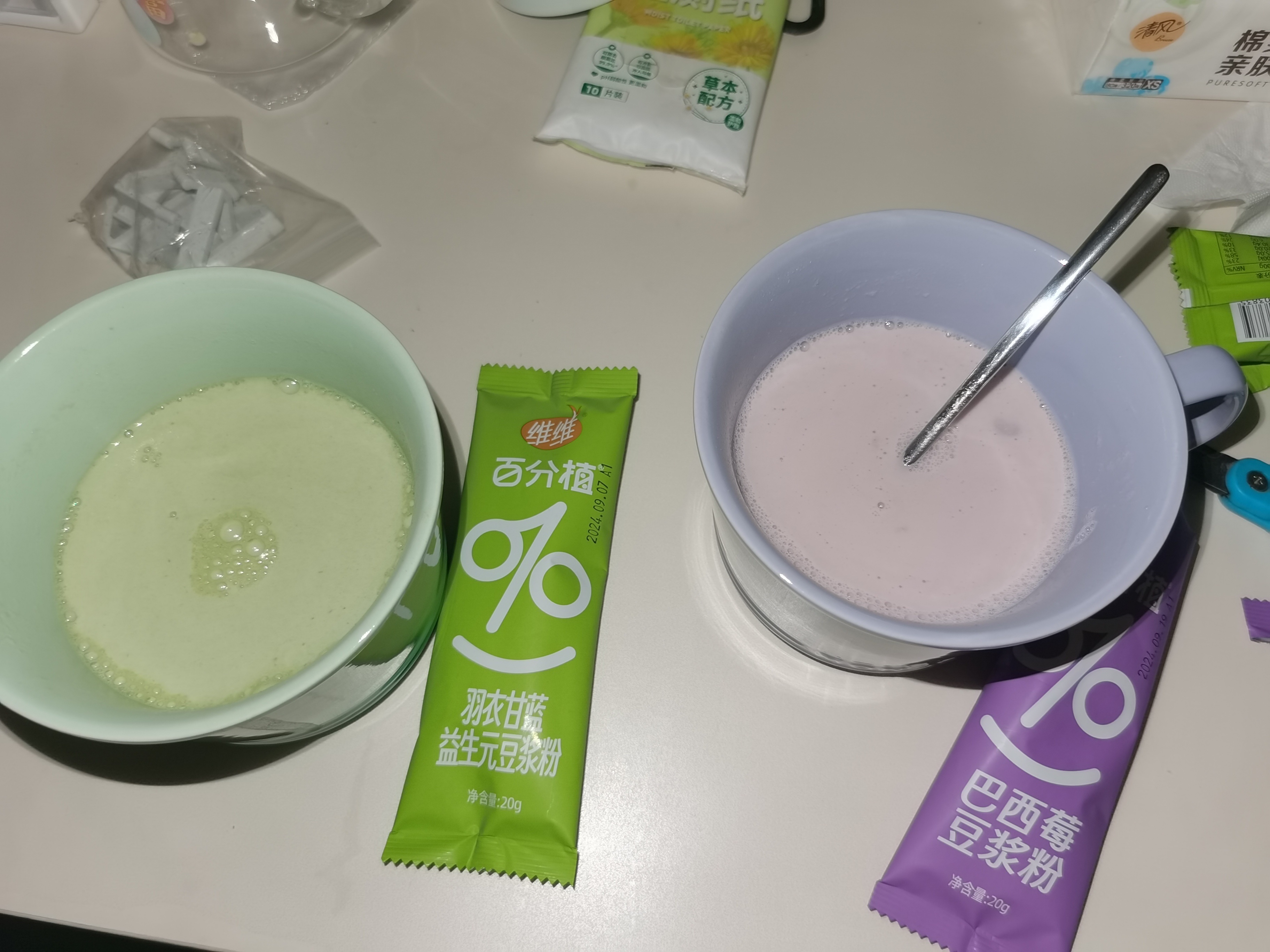 还是分享点开心的因为不用自己洗杯子所以喝个豆浆也要选颜色匹配的[嘻嘻][嘻嘻][