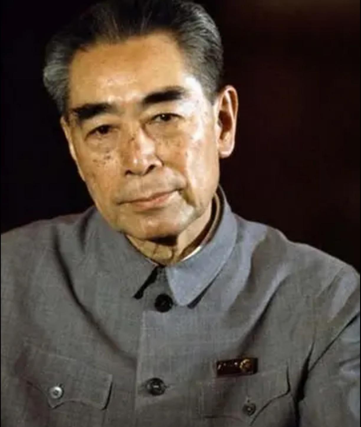 周恩来总理逝世50周年五十年前寒意深，神州悲痛断肠人。人民总理人民福，万载千秋一