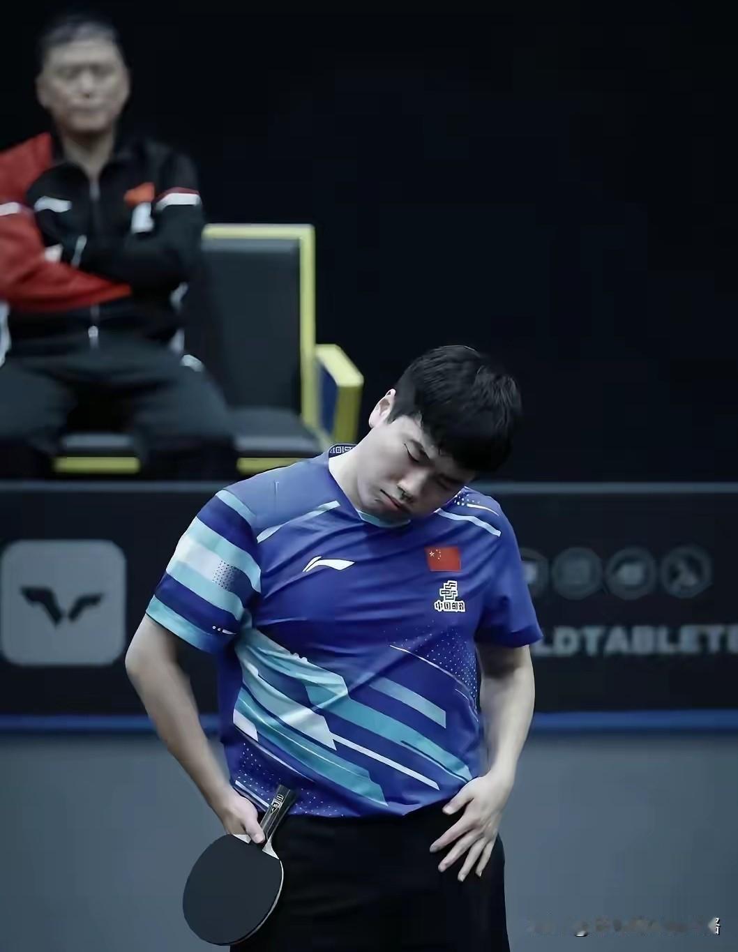 梁靖崑先输双打，单打又被小将横扫。
昨晚梁靖崑先是2-3输了男双，毕竟男双是两个