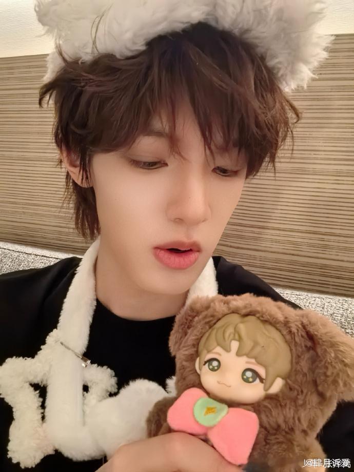 张泽禹初代四叶草的含金量 张泽禹这经历直接给我看泪目了，从仰望偶像的小观众到并肩