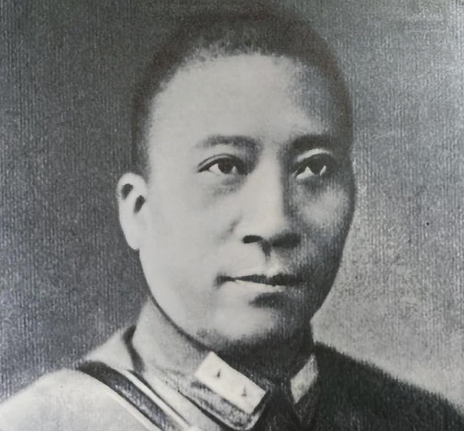 张学良到晚年时候终于说出一个秘密，杨虎城全家被老蒋杀害，原因就是西安事变里真正主