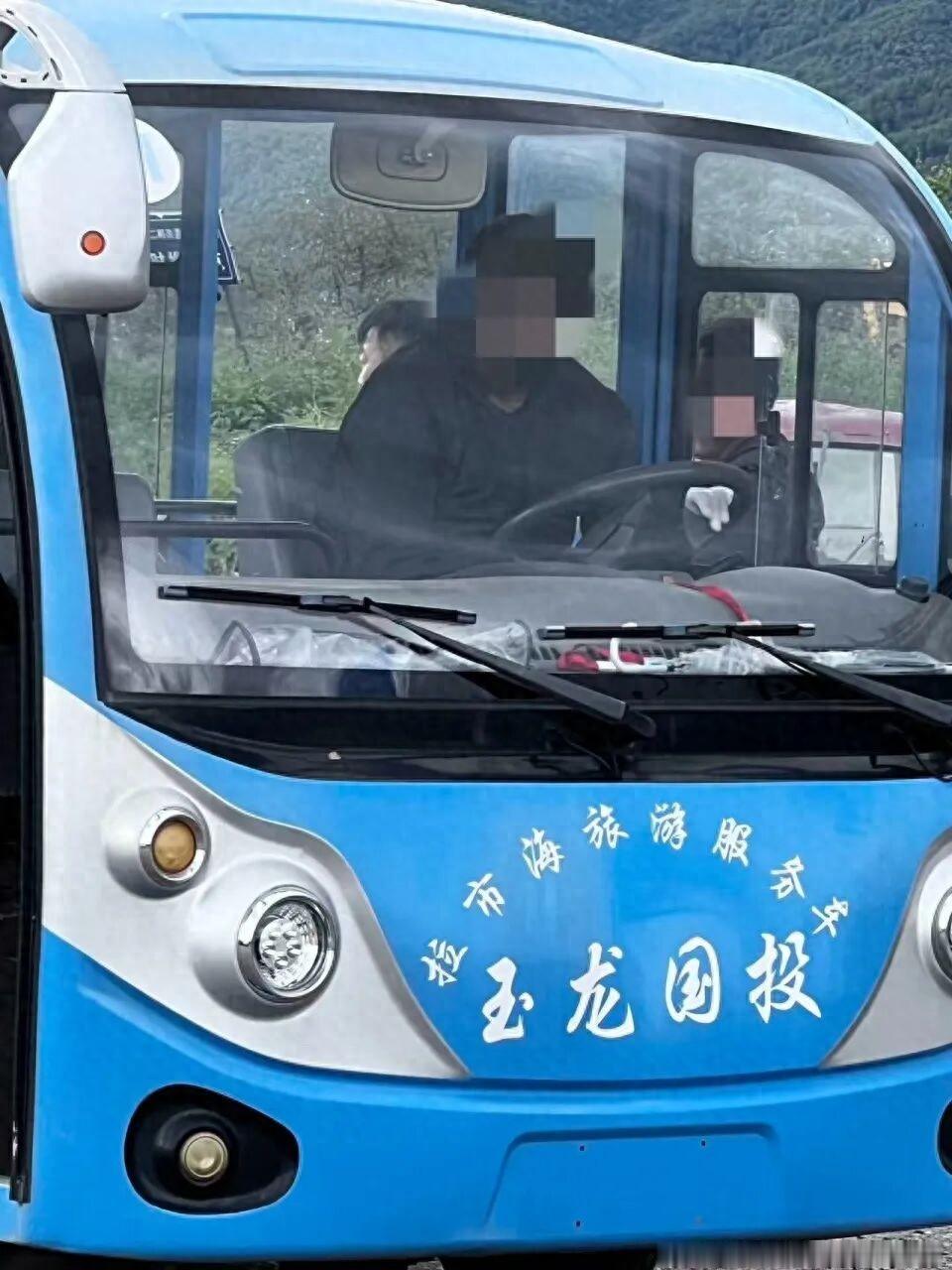 “你们的命都在我手上”：丽江拉市海12名游客维权遭威胁，事后景区全额退票被回绝—