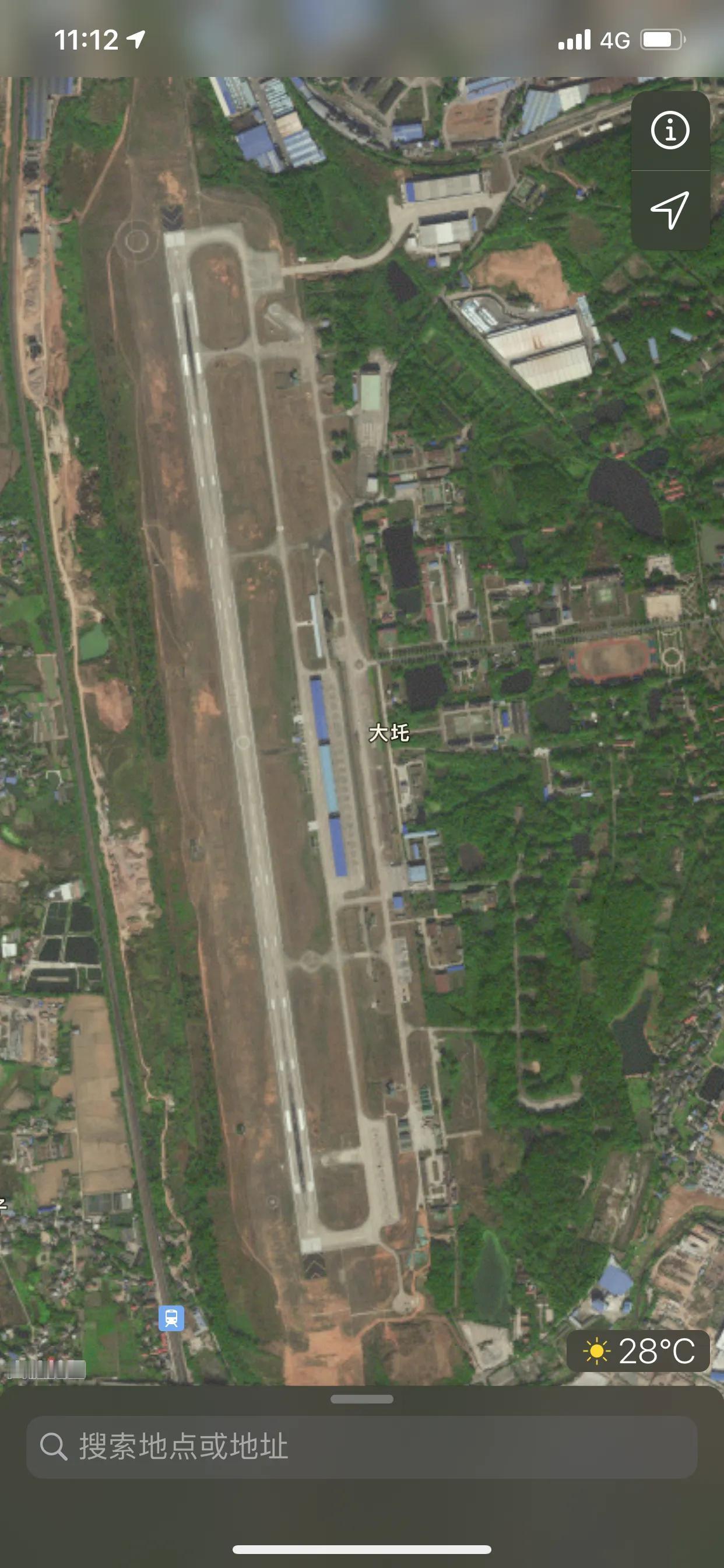 从战机完备量、飞行员飞行时间以及现代化战机数量三个方面对比分析中美空军：
￼战机