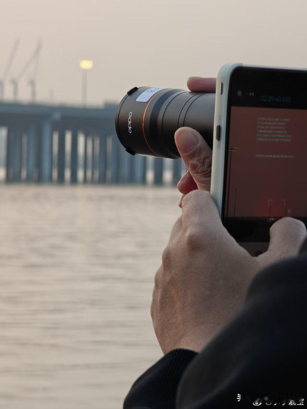 酷安网友曝光了 OPPO Find X9 Ultra 工程机，R 角和 Find