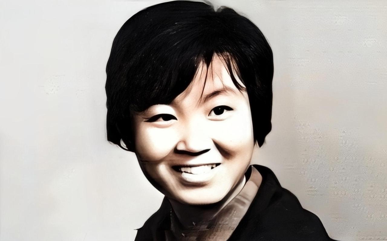 1974年，一个21岁的女知青，夜里一个人去上厕所，谁知却神秘失踪了。

197