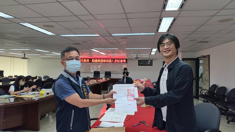 就在刚刚，
彰化县“4连霸”议员陈重嘉登记参选县长
 
彰化县长选举备受注目，无