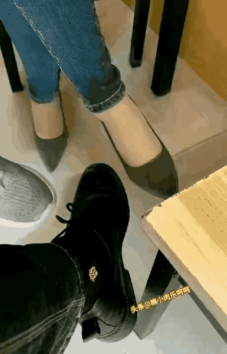 不行，这眼神这嘴唇一抿太让人受不了了，容易起火