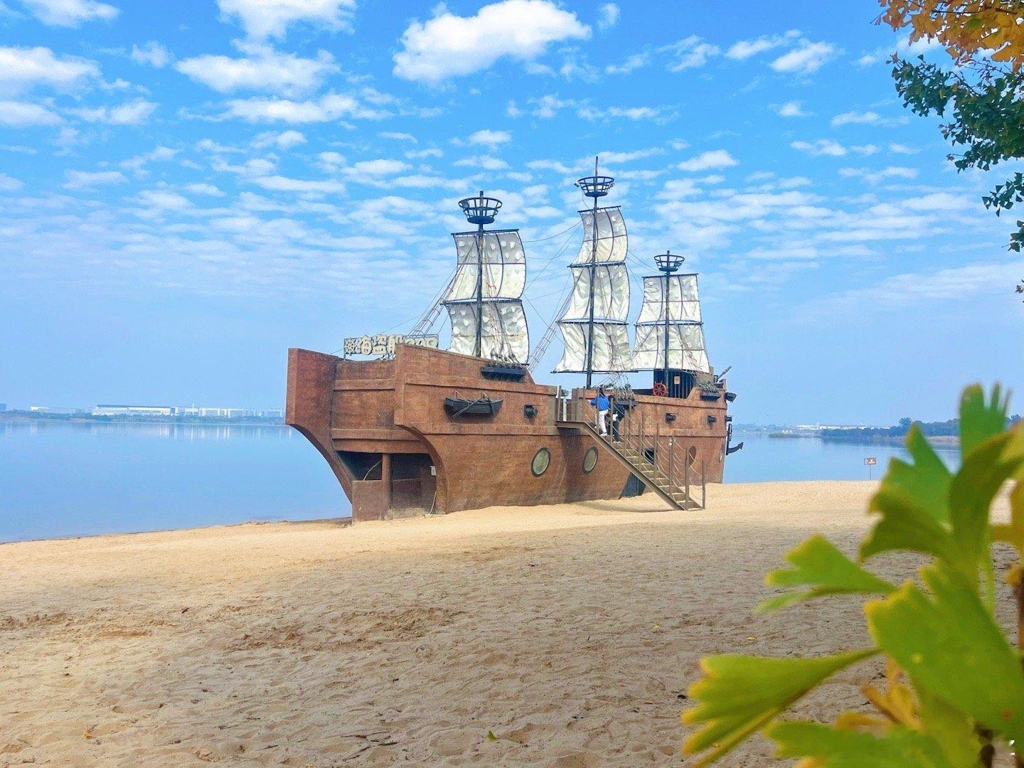 【阳光沙滩：沙雕艺术与亲子乐园的完美融合】      初遇漳河：秋色浸染的“湖北