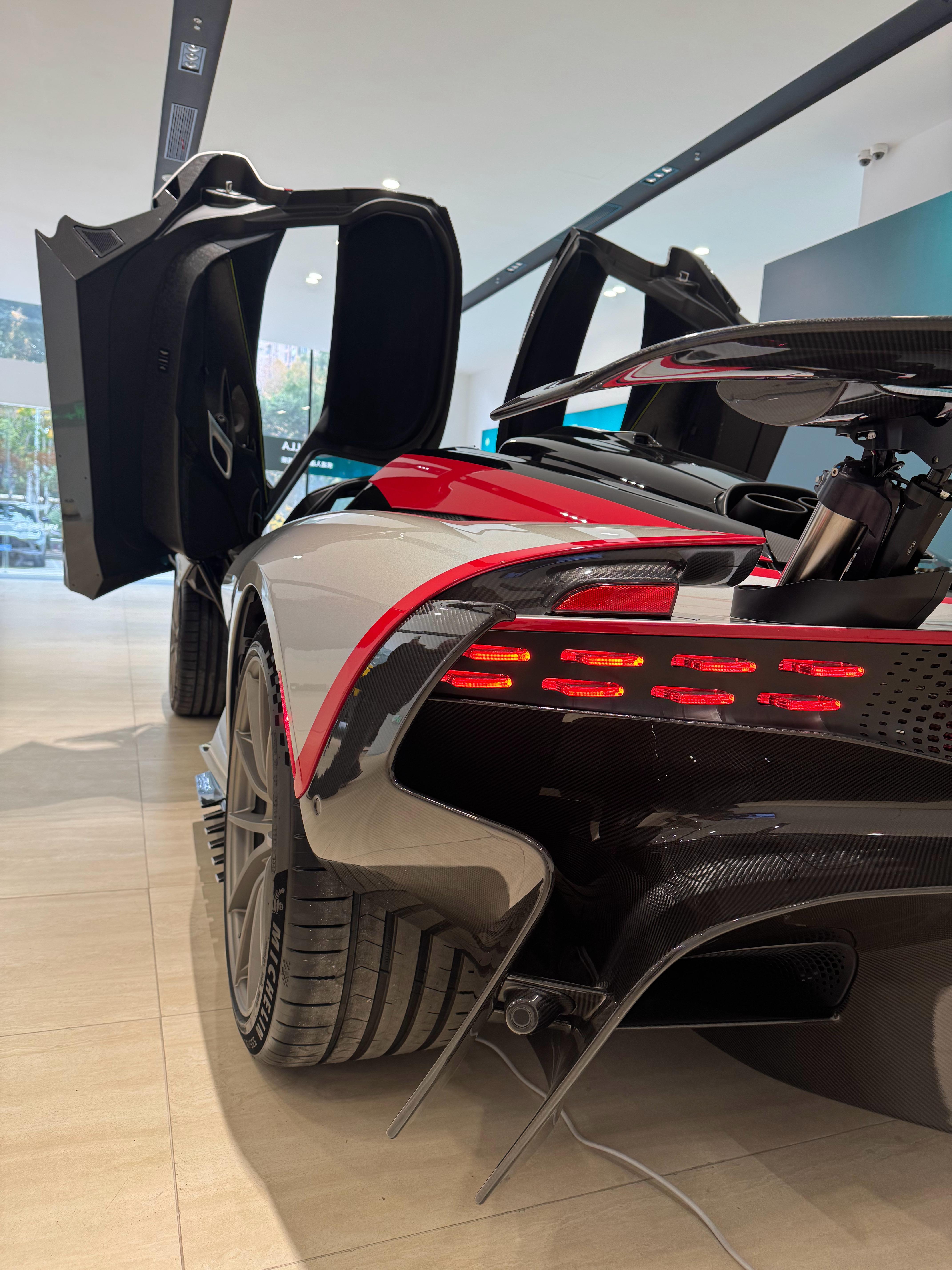 Valhalla 很多细节还是要看实车！晚点小视频在聊一聊。 