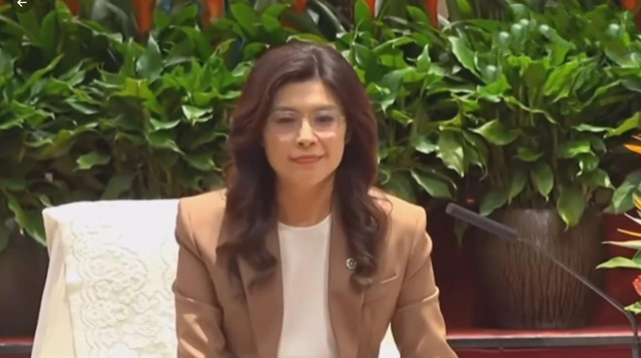 [灵光一闪]评几句：57岁郑丽文人气好高，她没有启程大陆的时候就预热，虽说不是女