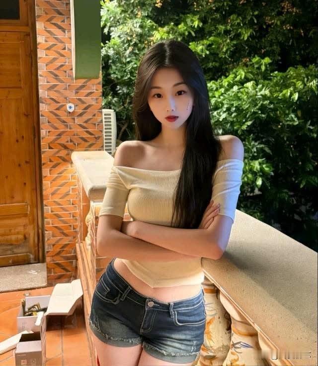 清凉穿搭，牛仔短裤+露肩上衣，元气满满！甜妹 清纯 牛仔短裤穿搭女