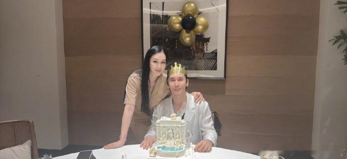 1. 刘亦菲母亲专门为她成立了专属宣传工作室，只打理她一人的相关事务，很少出现针
