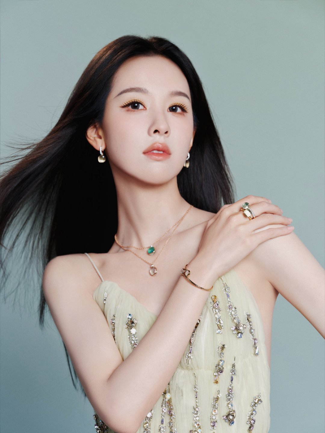咳咳。你们那些💎珠宝奢可以吻上来了。 