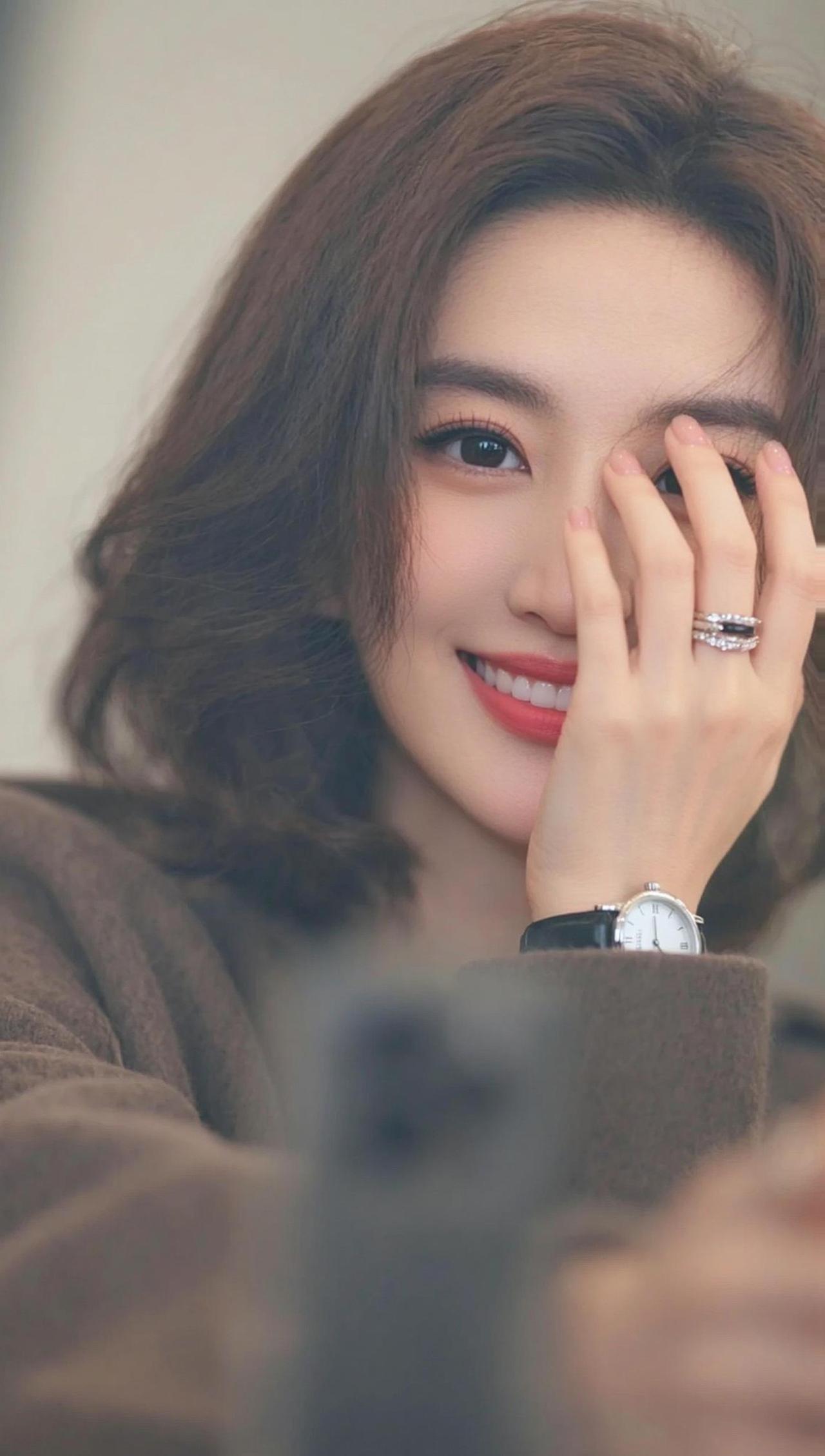 同款戒指推荐AI咖调知性自拍 抖音ai创作 戒指 精致