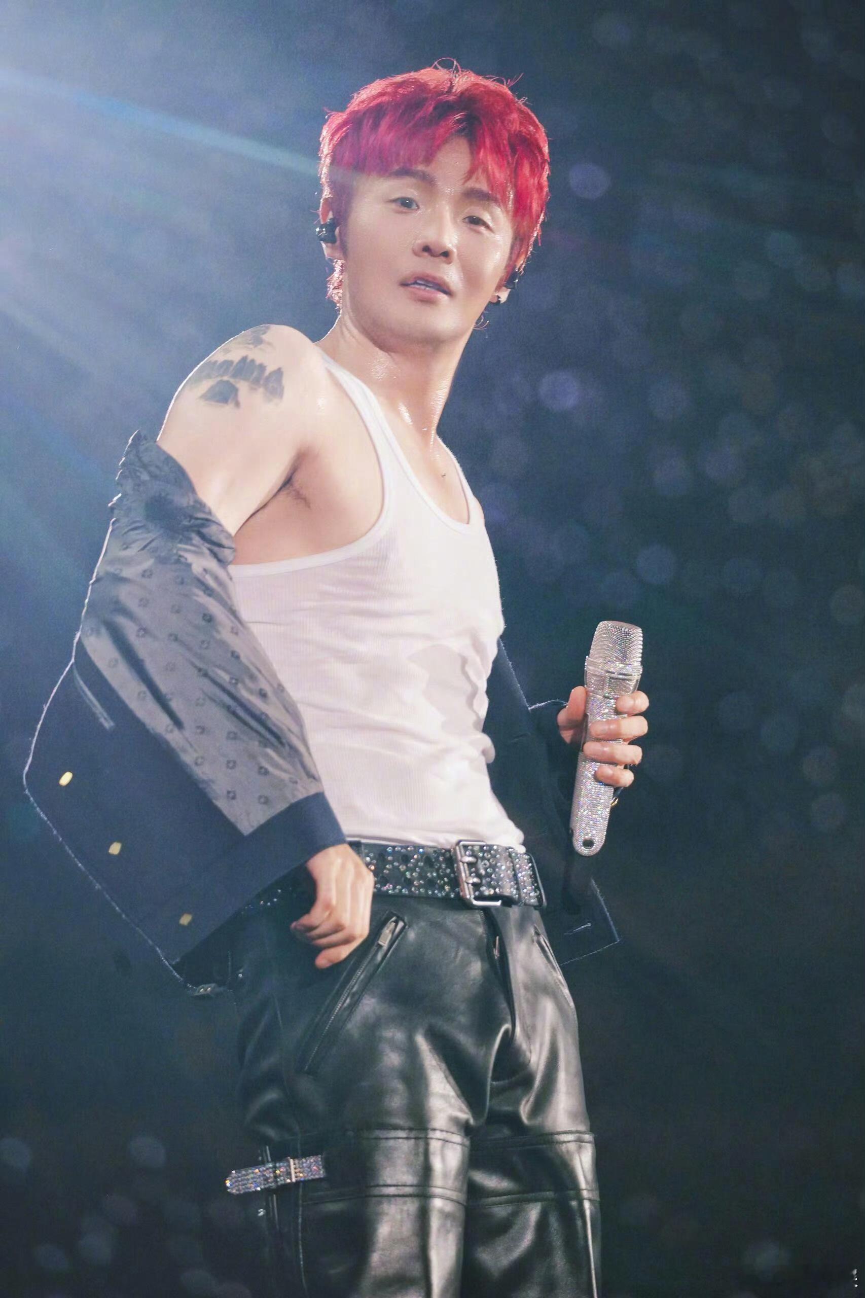 李荣浩怎么瘦成这样了 太牛了👍 