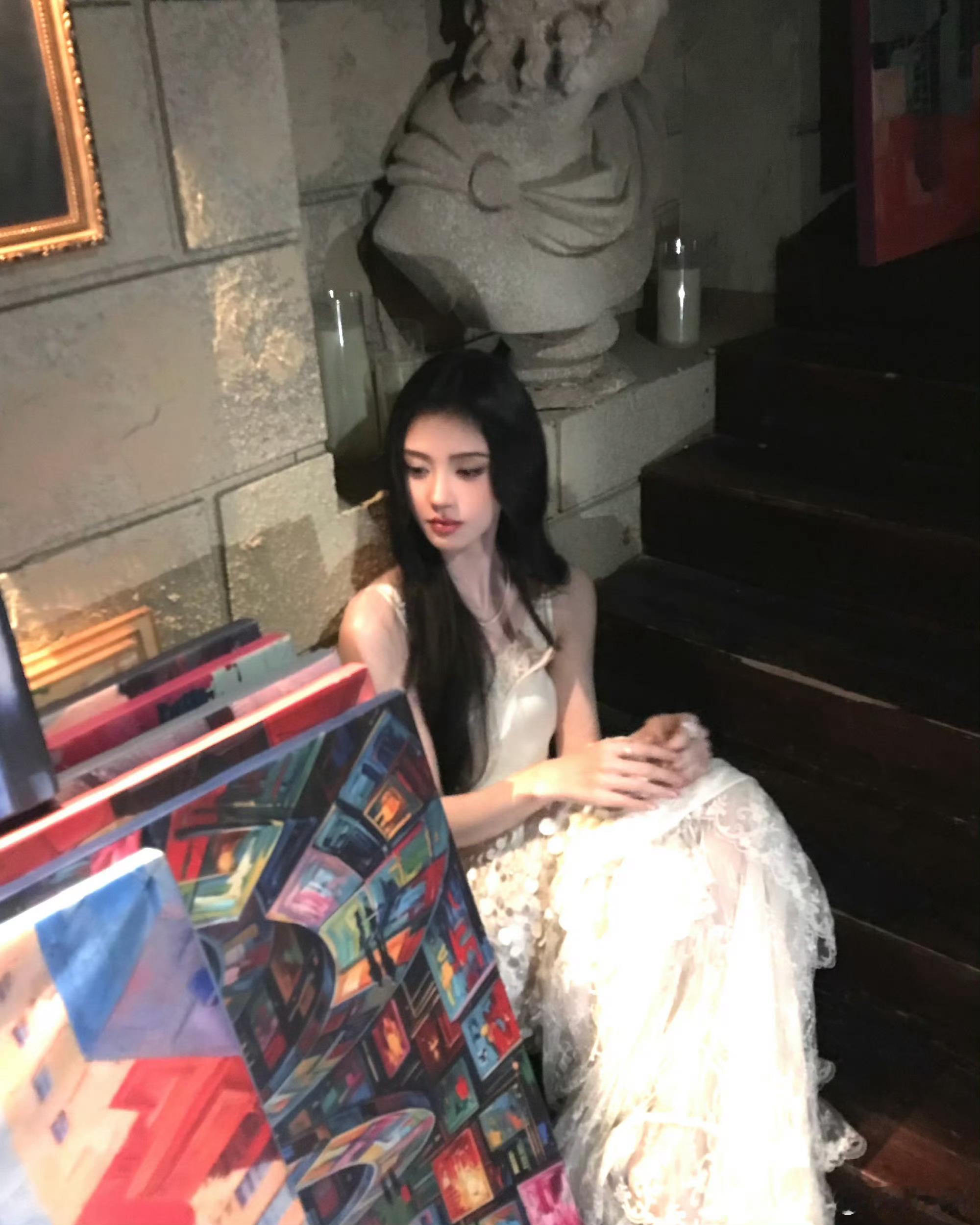 鞠婧祎锁骨窝能装下珍珠项链 优雅永不过时[舔屏]鞠婧祎[超话] ​​​