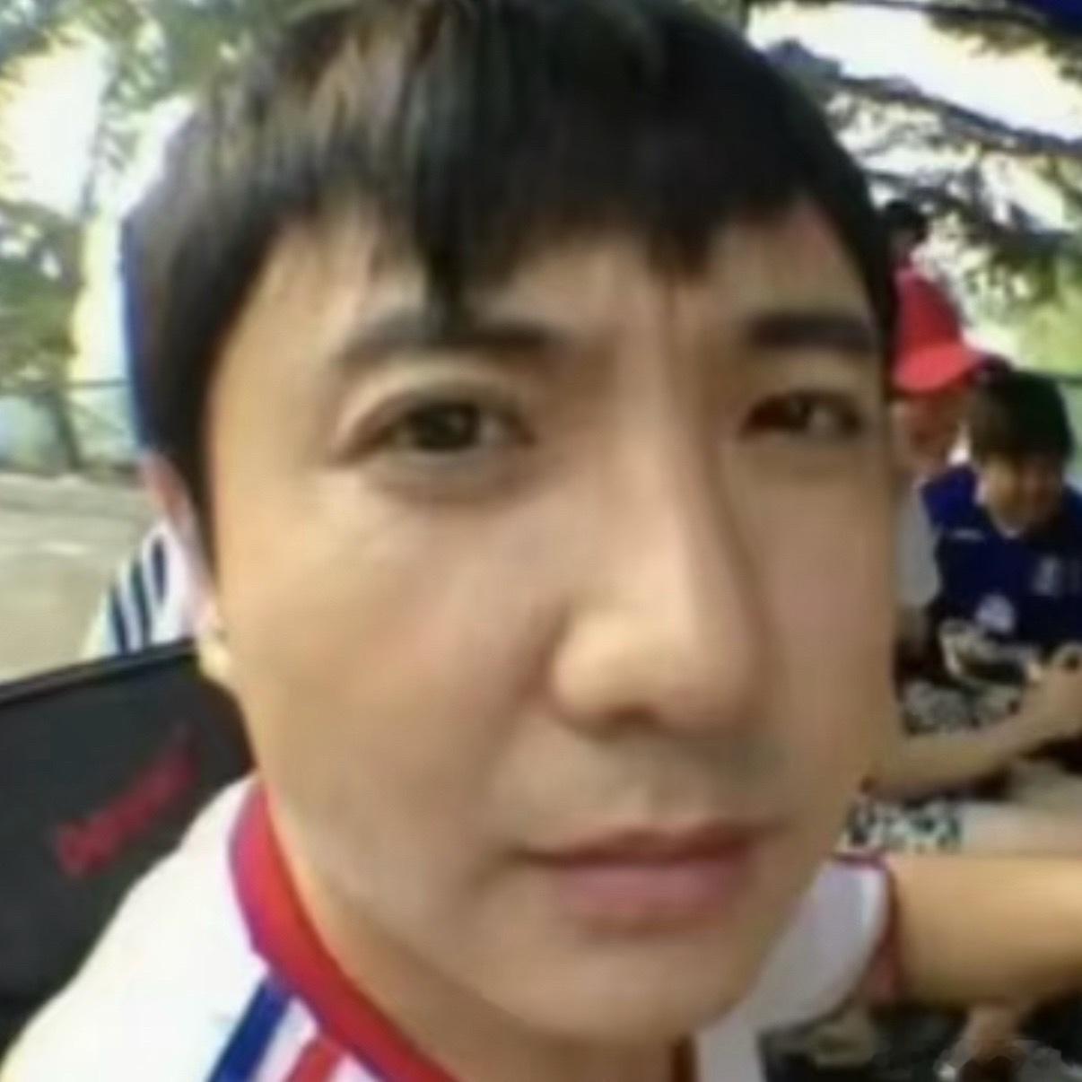 男团成员撞脸沈腾像你沈腾叔叔无需自卑可以逢人便推荐自己：我有一张百亿影帝的脸 ​