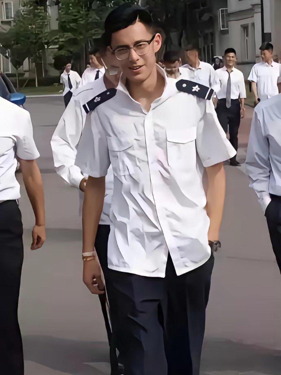 这居然是王鹤棣 好有反差感啊 