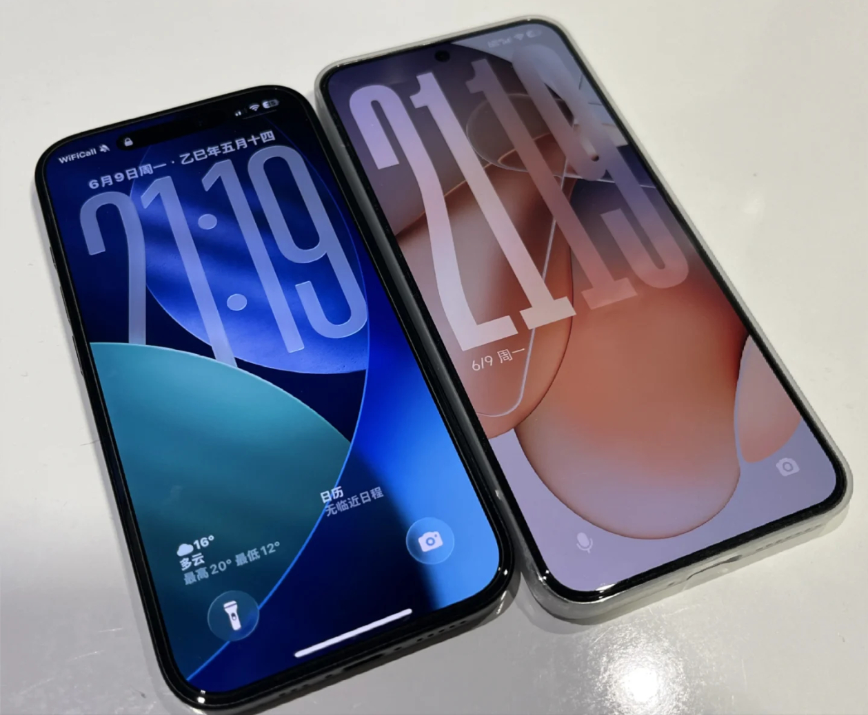 iOS 26锁屏大时间感觉好怪啊！ ​​​