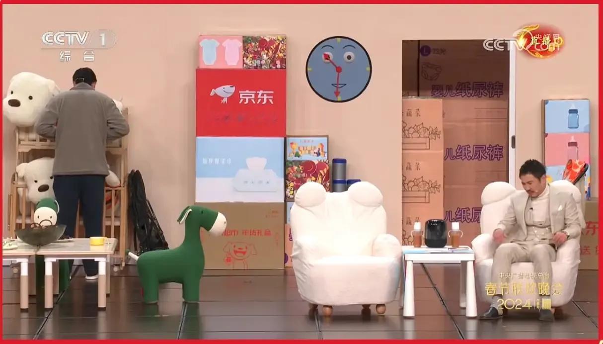 过年，是最中国的仪式感。春晚，是最传统的年夜饭。我们在这一晚，一家团聚，热气腾腾