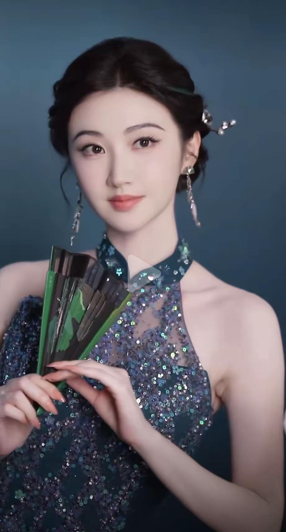 景甜事件最清醒的一句话：先做人，再谈对错
 
“景甜首先是人，其次才是女明星，任