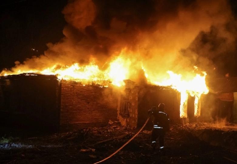 美乌在日内瓦磋商美版和平方案之际，乌克兰第二大城市哈尔科夫周日晚遭俄军无人机袭击