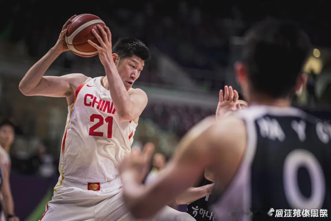 胡金秋是中国男篮旗杆2021年在东京奥运会结束后，胡金秋就表示，“中国篮球需要我