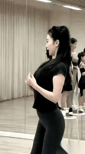 我算是看明白了。
这年头，对一个女孩儿外貌最高的评价，已经不是“你真好看”，也不