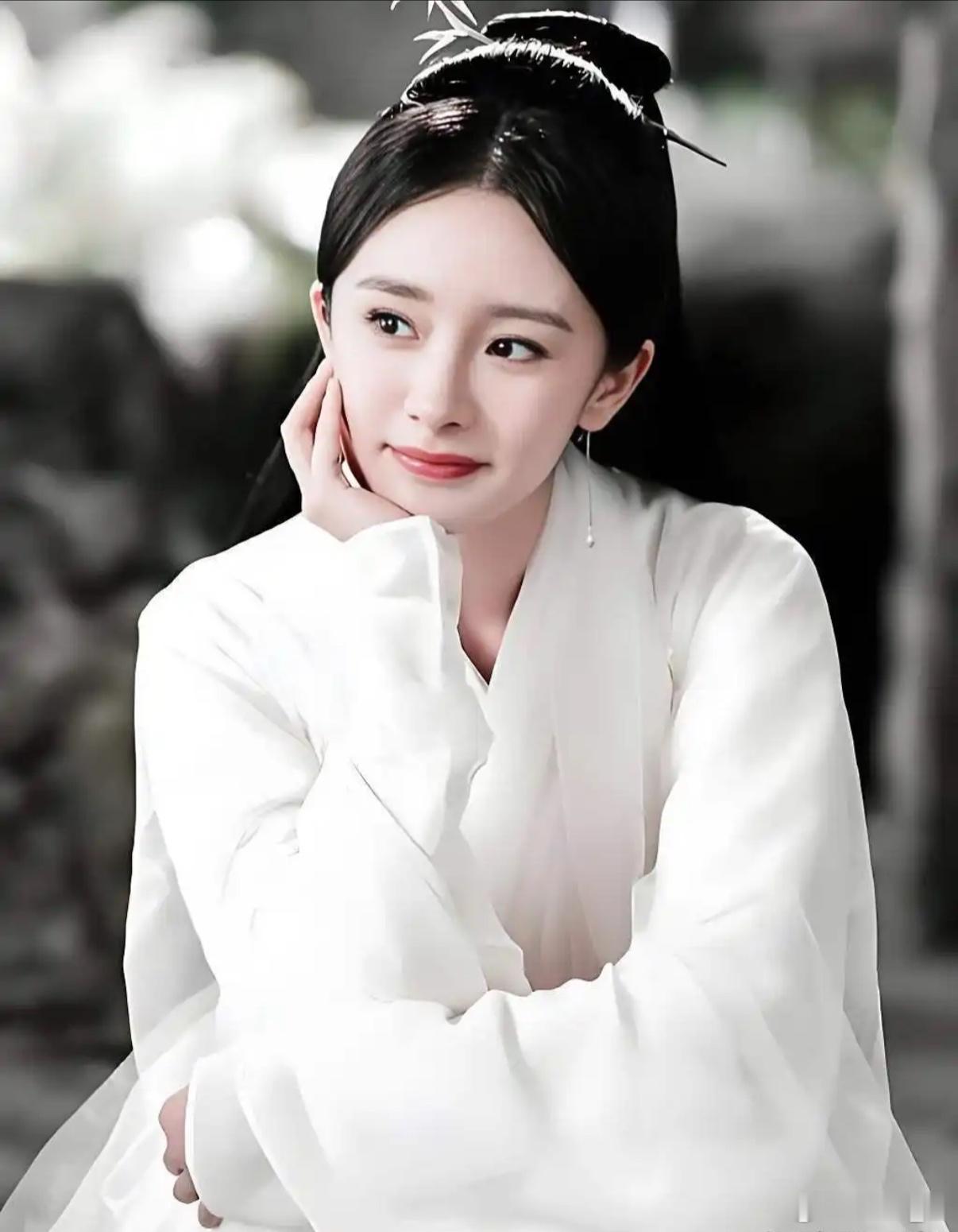 姑姑：你也叫姑姑，（姑妈）她也叫“姑姑”，（尊称）我以后都🈶姑姑团了…………