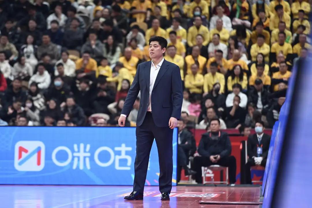 今晚CBA又有两场生死大战。山西对青岛。我猜青岛赢。今年明显青岛是上升的势头，山