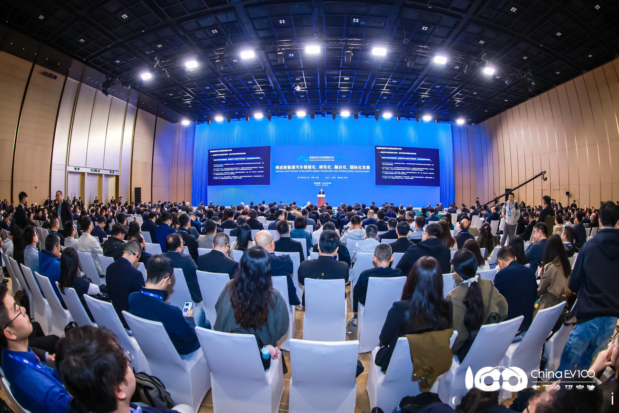 智能电动汽车发展高层论坛刚才听了几位老师的发言，我有个特别深的感触：现在电动车行