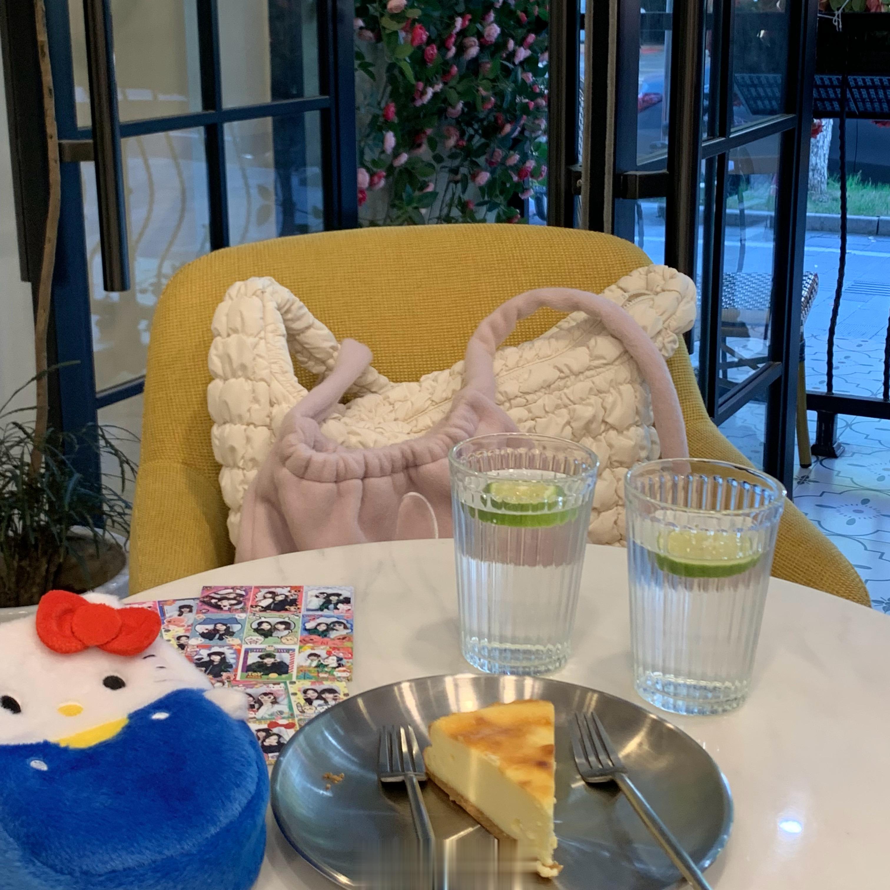 姐醒了 发发撸狗大头贴ʢᴗ.ᴗʡᶻ其实有live 但p都p了 下回再发live吧