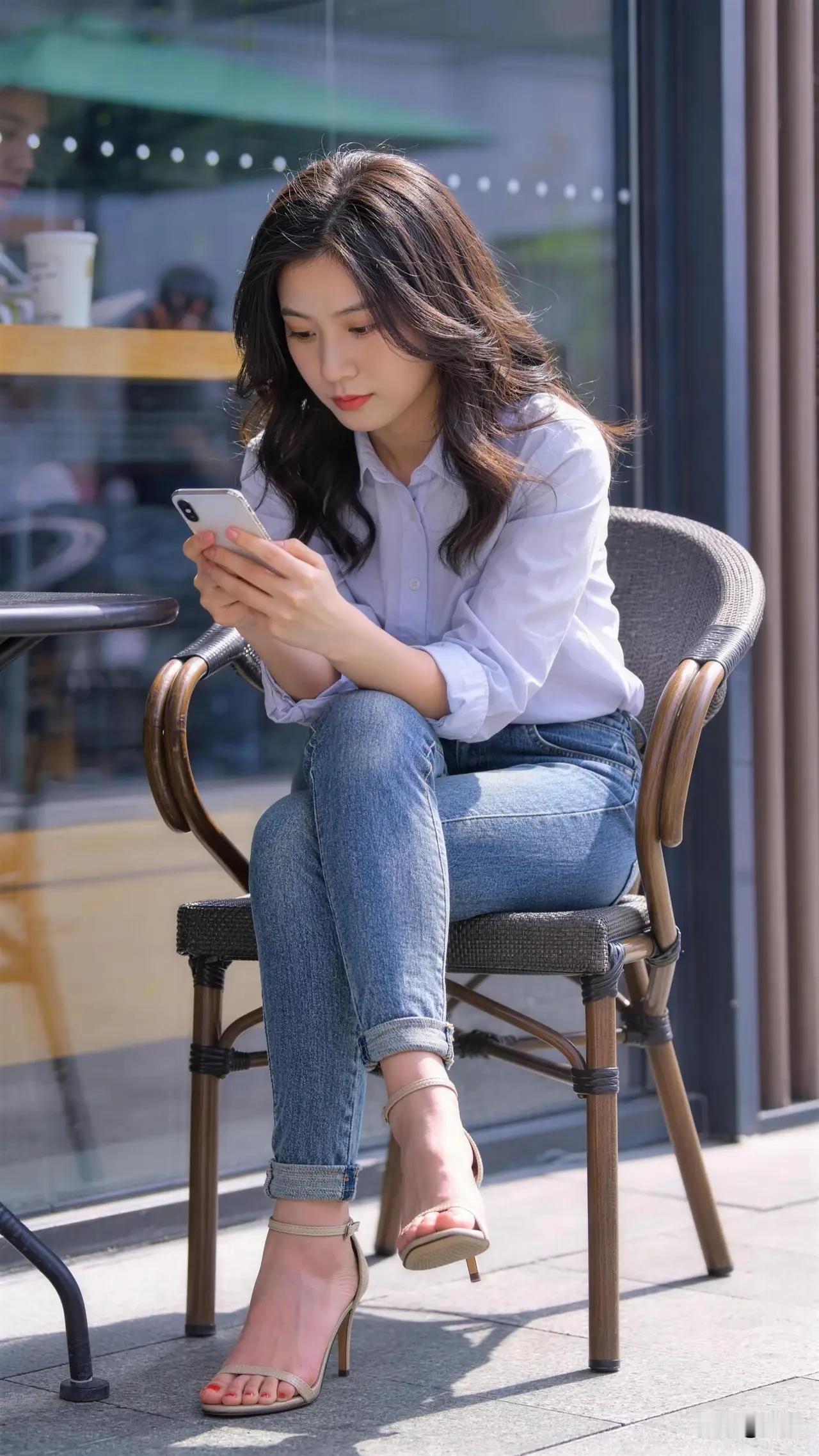 牛仔裤紧身的魅力在哪