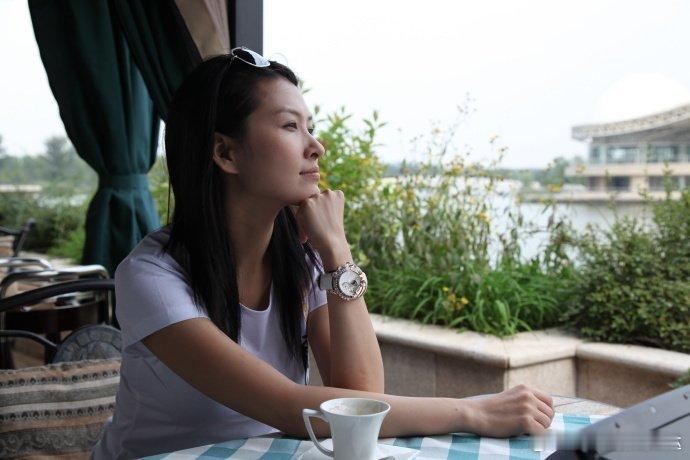 被徐洁儿唱哭了舞台后劲真的足，温柔歌声里满是力量，听完突然读懂了好好爱自己的意义