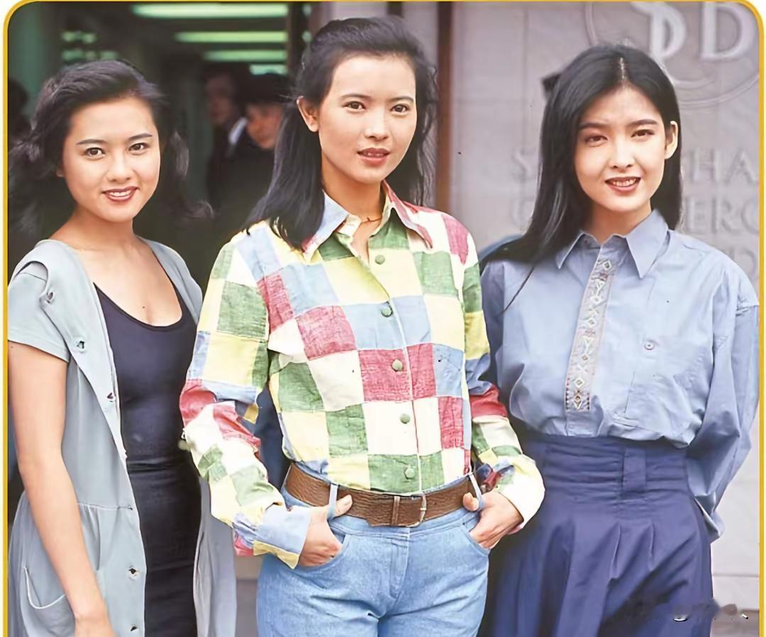 港剧《大时代》宣传外景合影，李丽珍、蓝洁瑛、周慧敏都是主演，这部剧也是90年代港