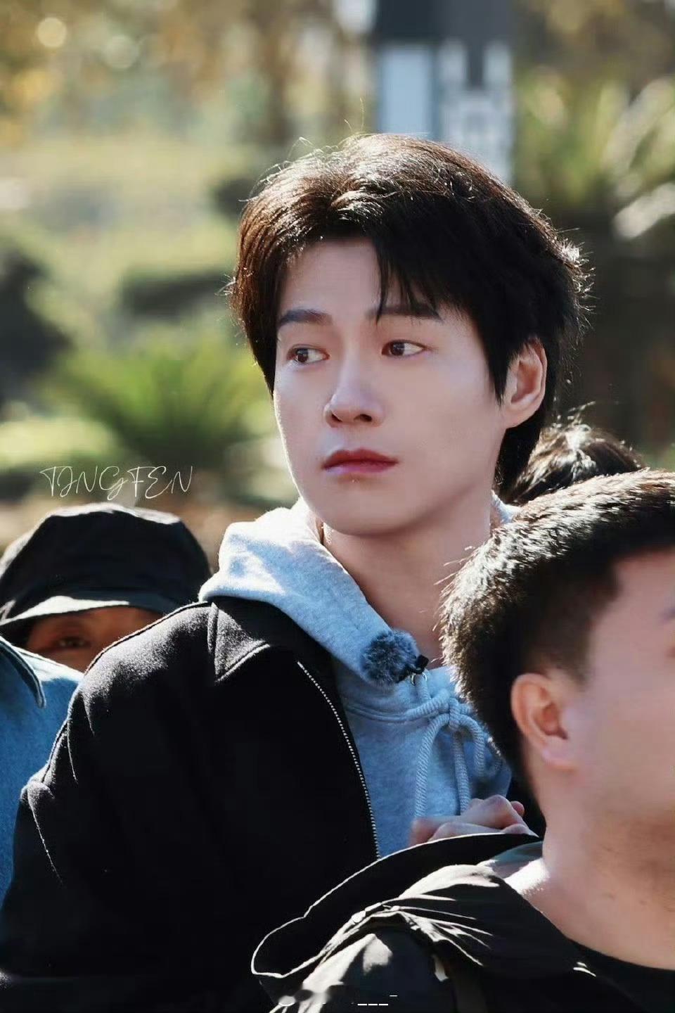 魏大勋 这是不是正经节目 “这到底是不是正经节目” 魏大勋和撒贝宁凑一起果然画风