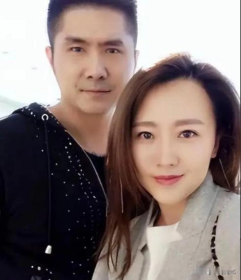 [微风]2012年，身价上亿的总裁石磊，送了一辆法拉利来追求潘长江之女潘阳。谁曾